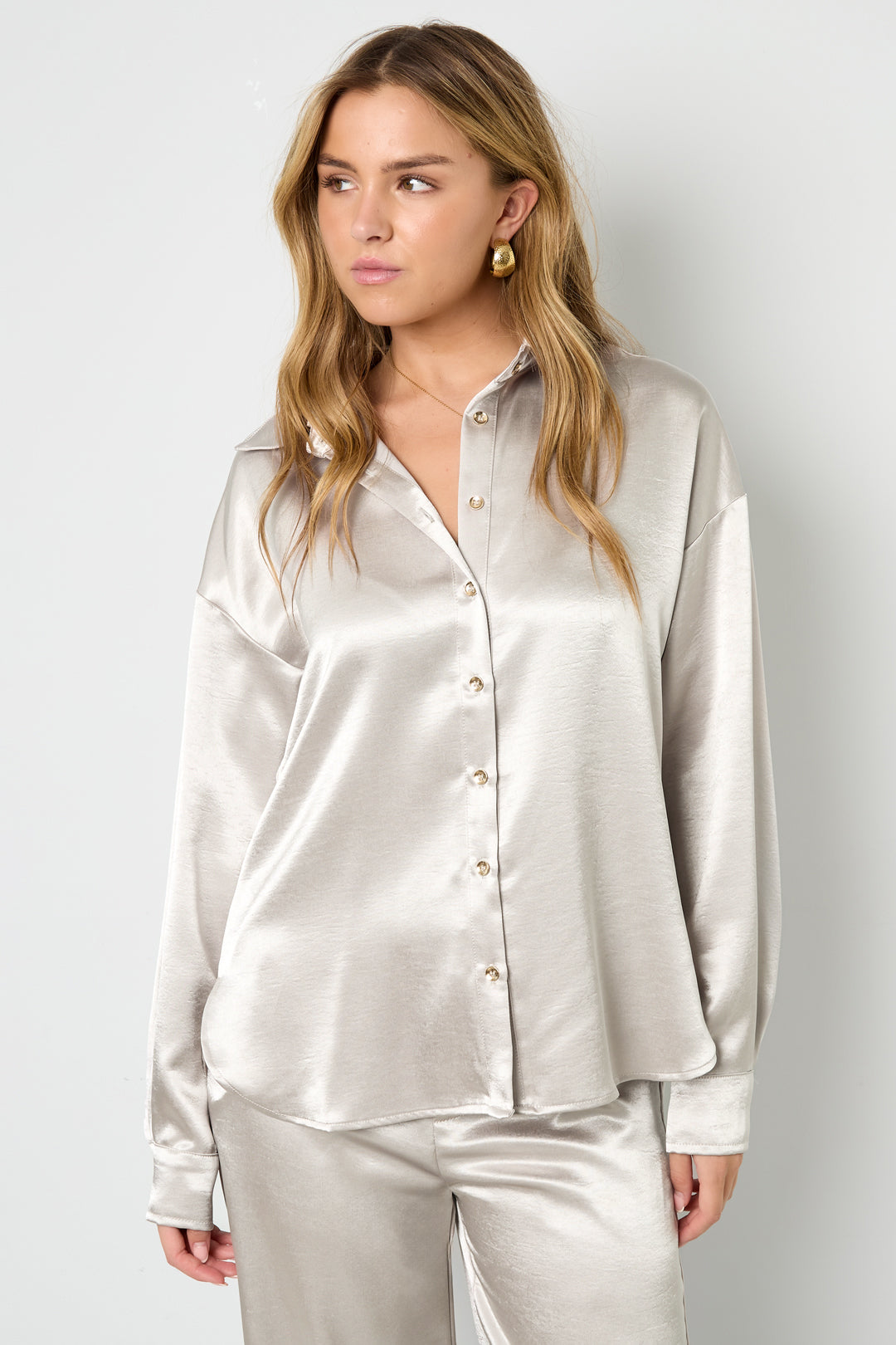 basic-damenbluse-studioaufnahme