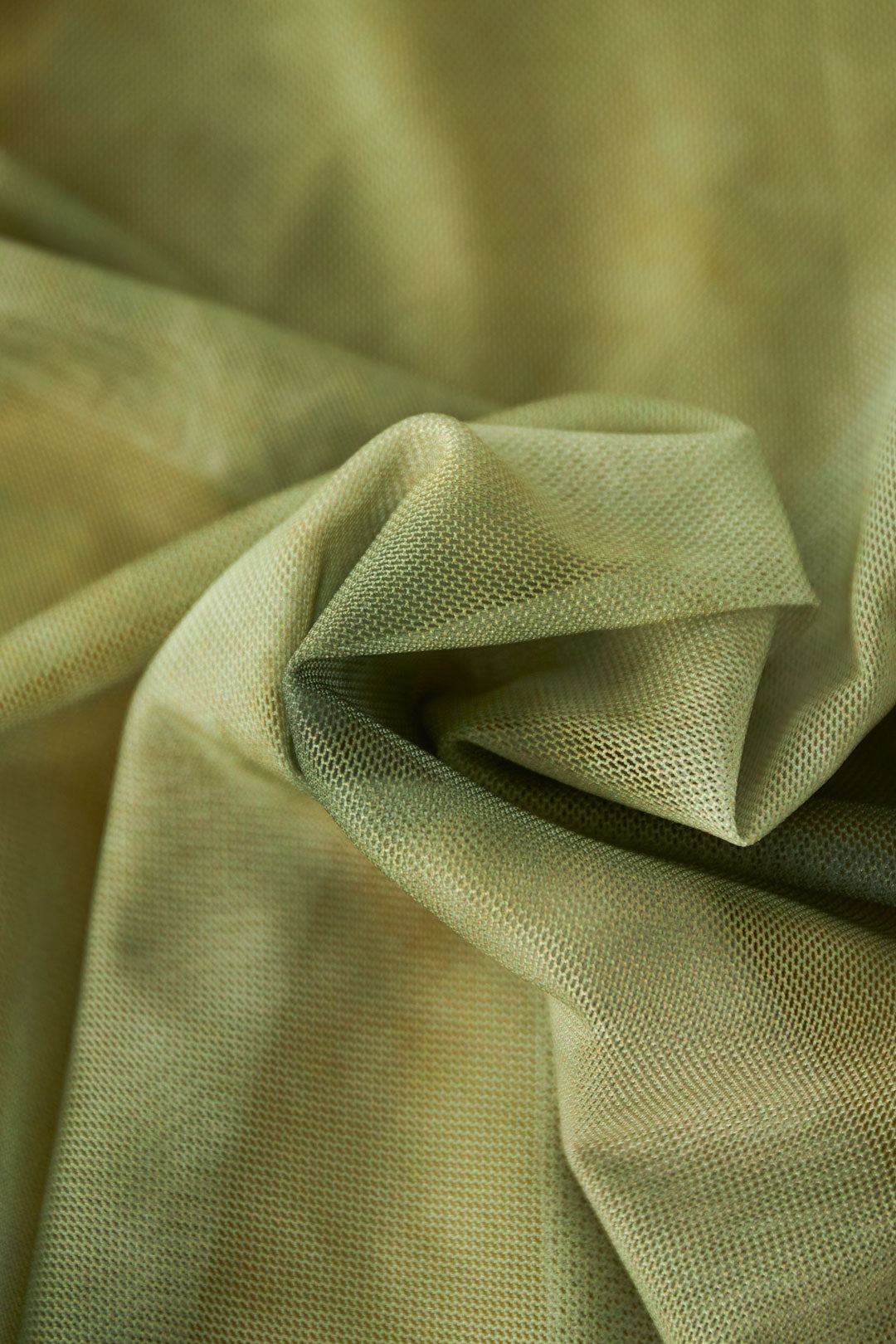 gewebter-polyester-damen-oberteil-minimal-modern-style