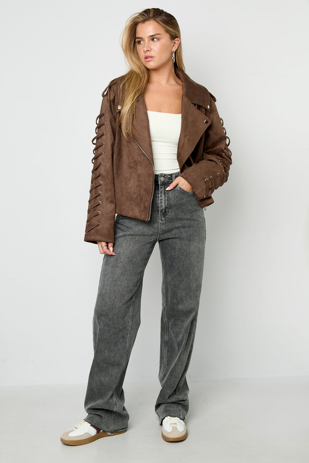 moderne-webstoff-damenjacke-fashion-look