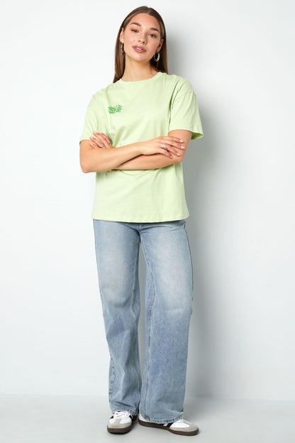 botanisches-muster-damen-shirt-detailaufnahme