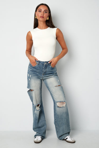 nylon-damen-bodysuit-am-model