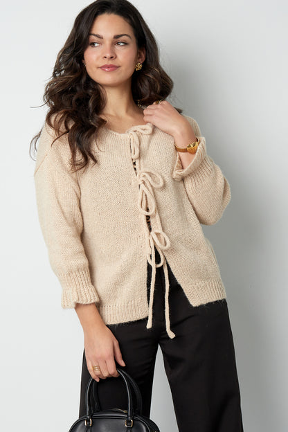 nylon-damen-oberteil-outfit-idee-casual-street-style