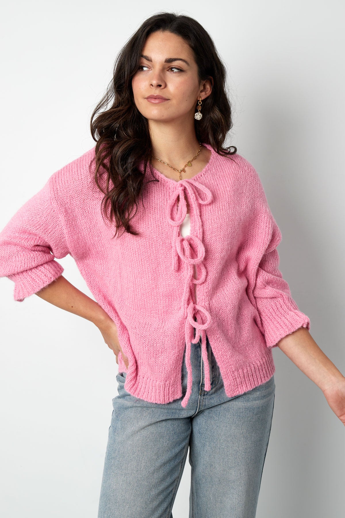 nylon-damen-oberteil-seitenansicht-oversized-fit-streetwear-look