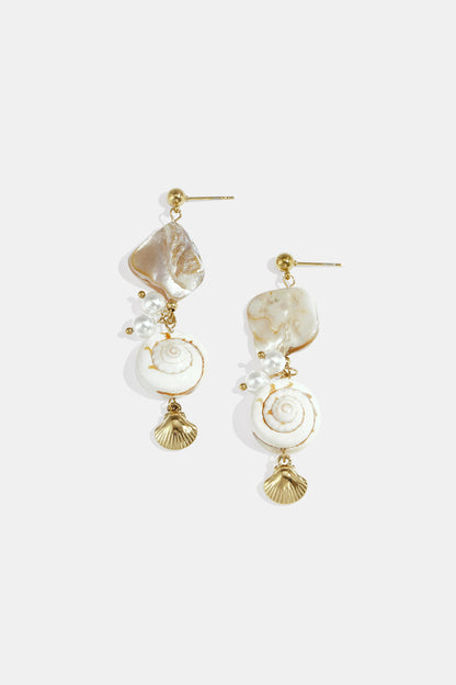 Ohrhänger aus Edelstahl mit Muschelmotiv in eleganter Frontansicht für Damen