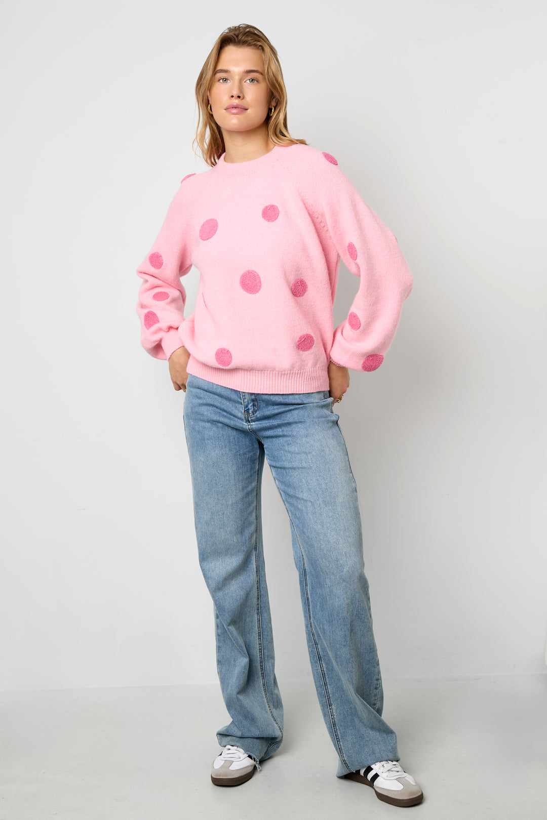polka-dot-pullover-damen-am-model