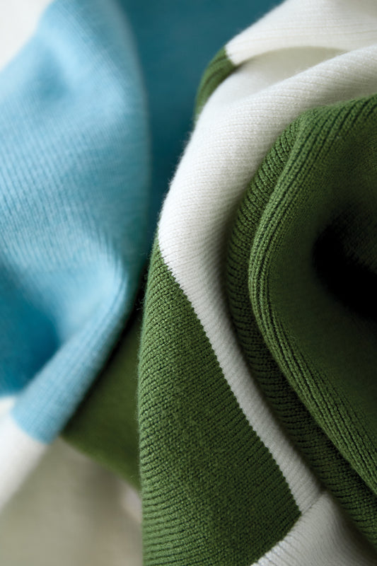 polo-pullover-streifen-am-model