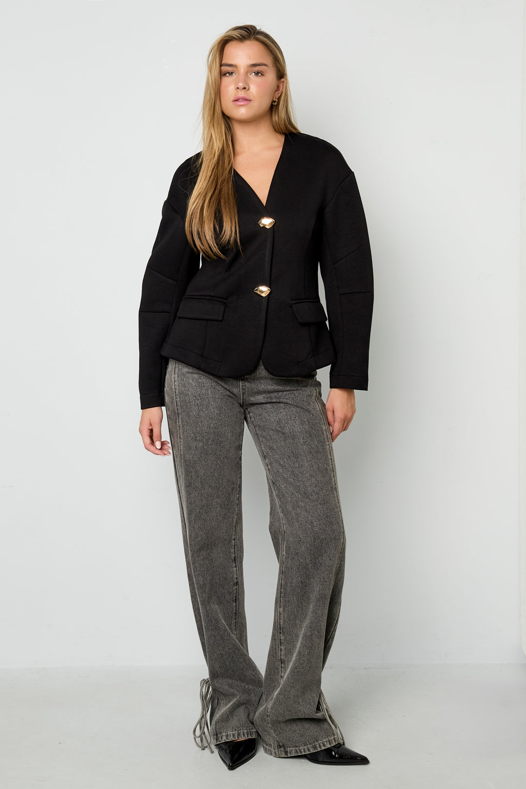 gewebte-polyesterfaser-damen-anzug-detailansicht-feiner-stoff