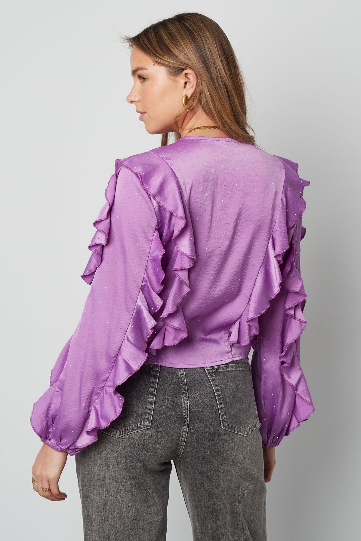 polyester-oberteil-rueschen-detail-nahaufnahme