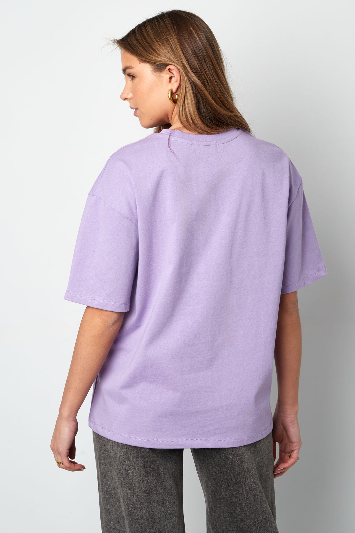 schmetterlingsdruck-detail-auf-damen-tshirt