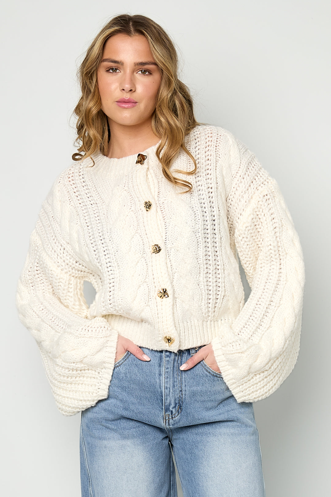 zopfmuster-strickjacke-seitenansicht