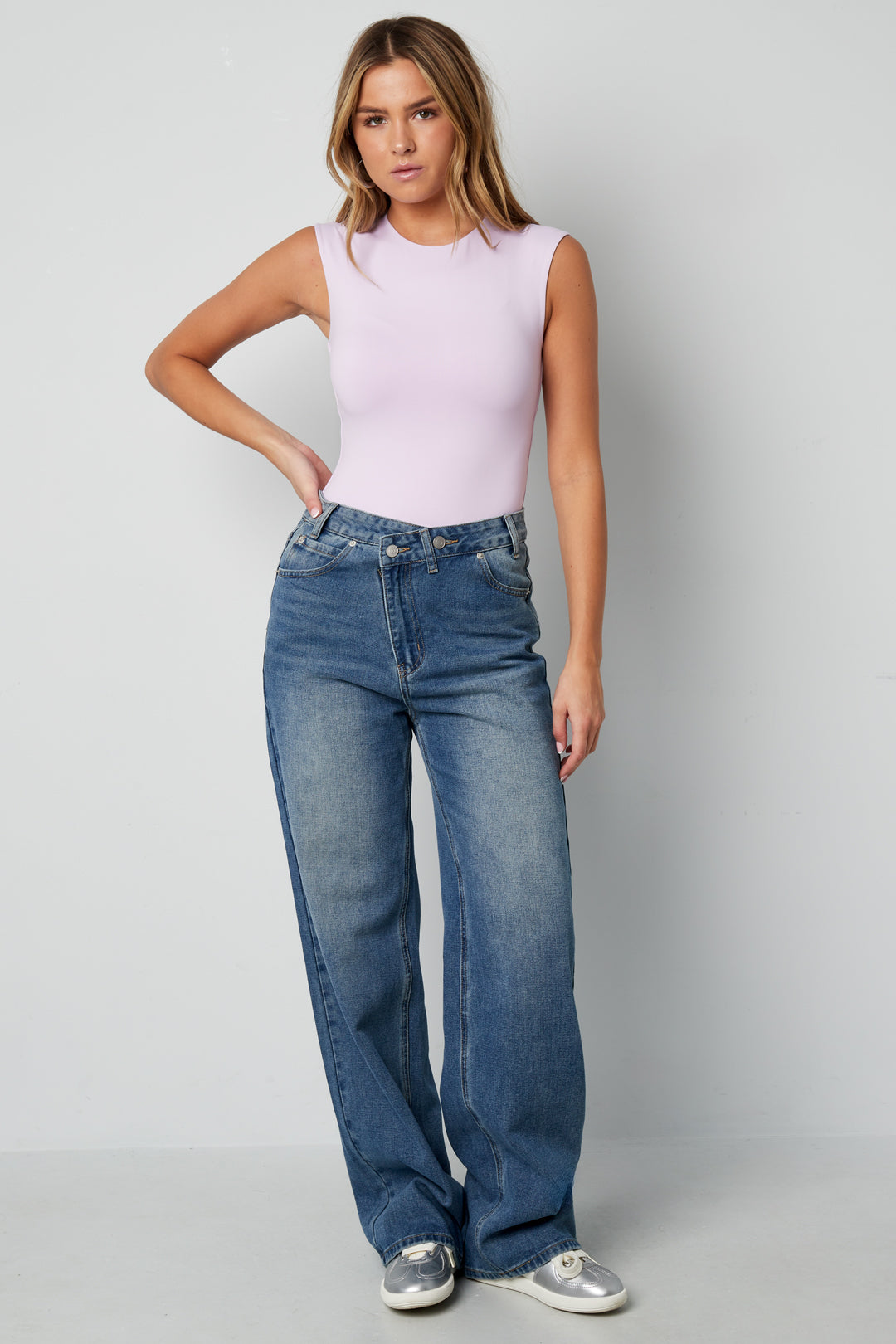 shapewear-bodysuit-studioaufnahme