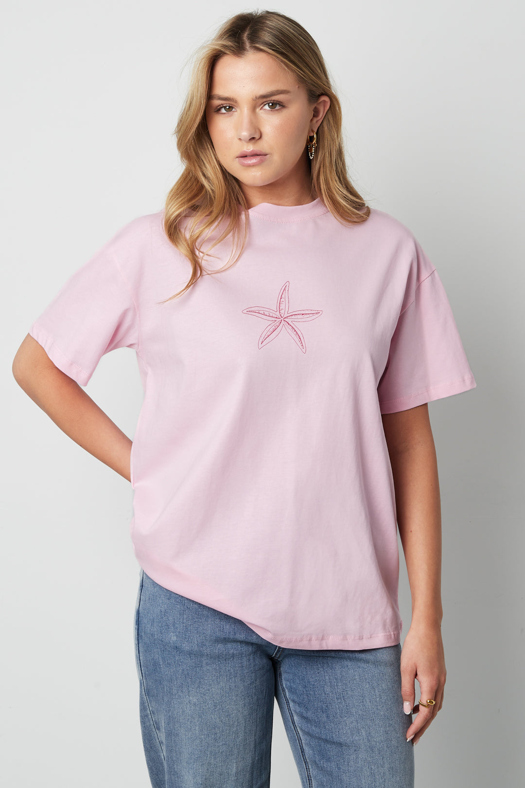 seestern-damen-t-shirt-outfit-fuer-sommer