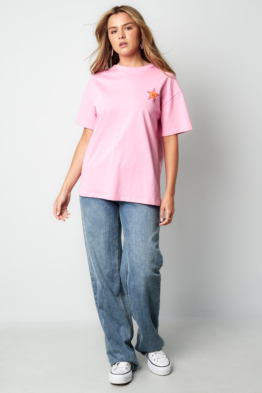 stern-stickerei-detail-auf-damen-t-shirt