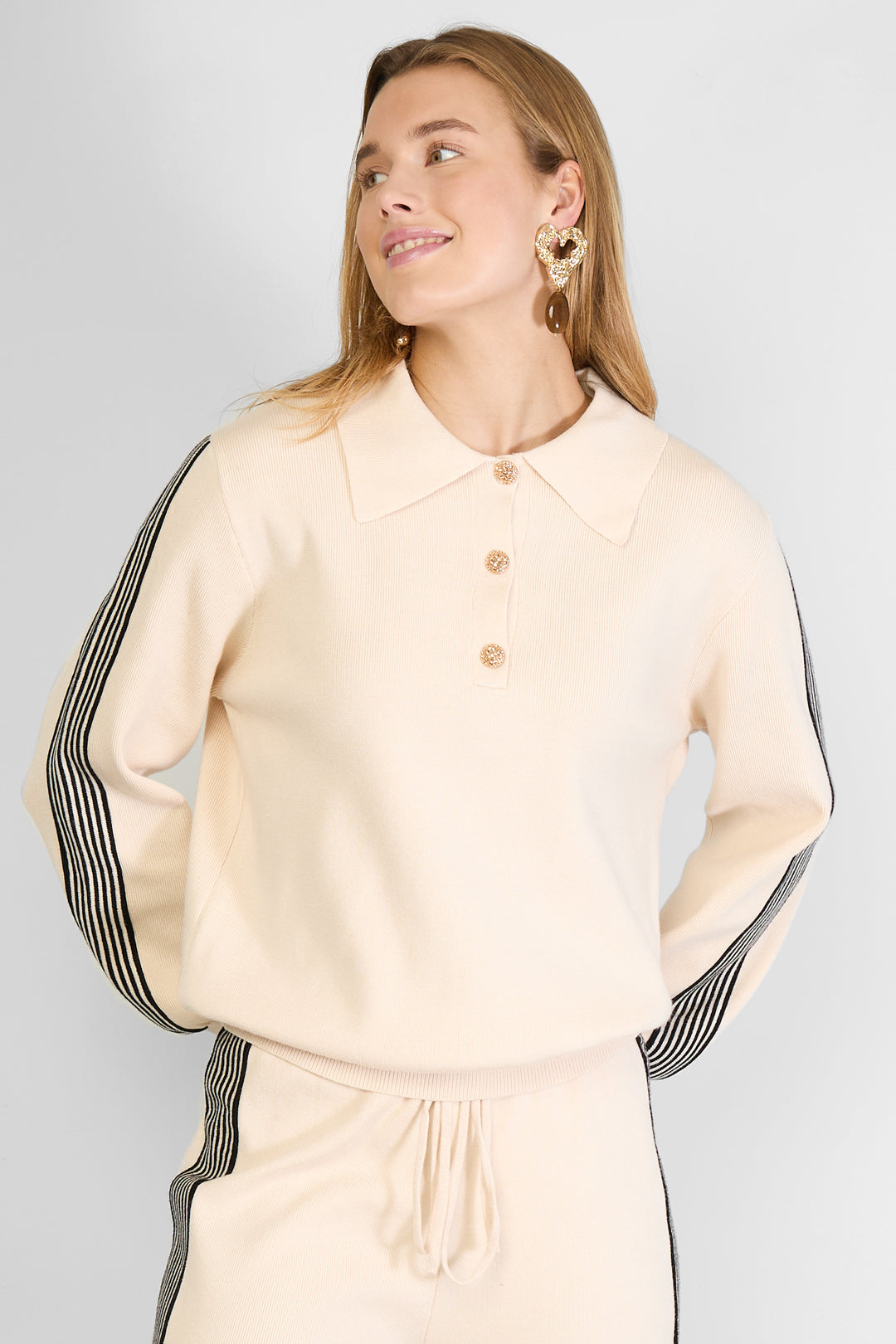 streifen-strickpullover-detailaufnahme