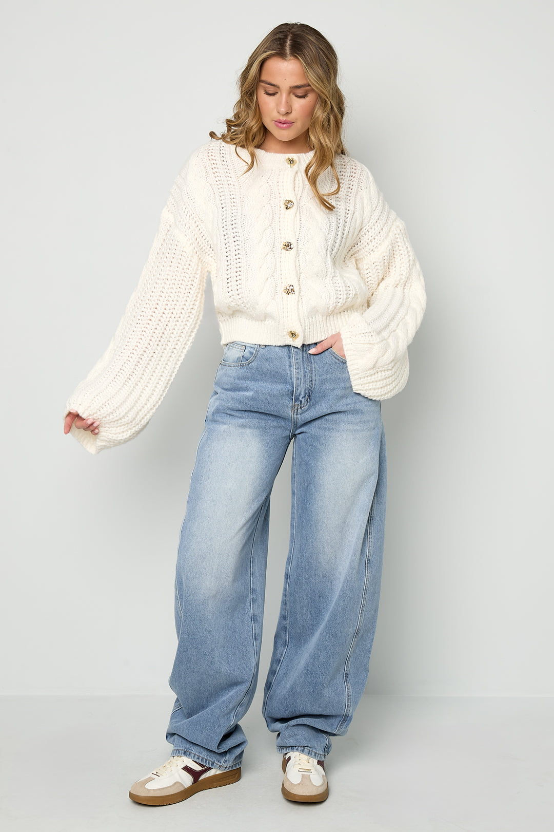 zopfmuster-strickjacke-detailaufnahme