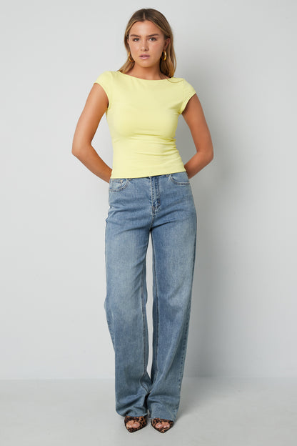 nylon-damen-t-shirt-studioaufnahme