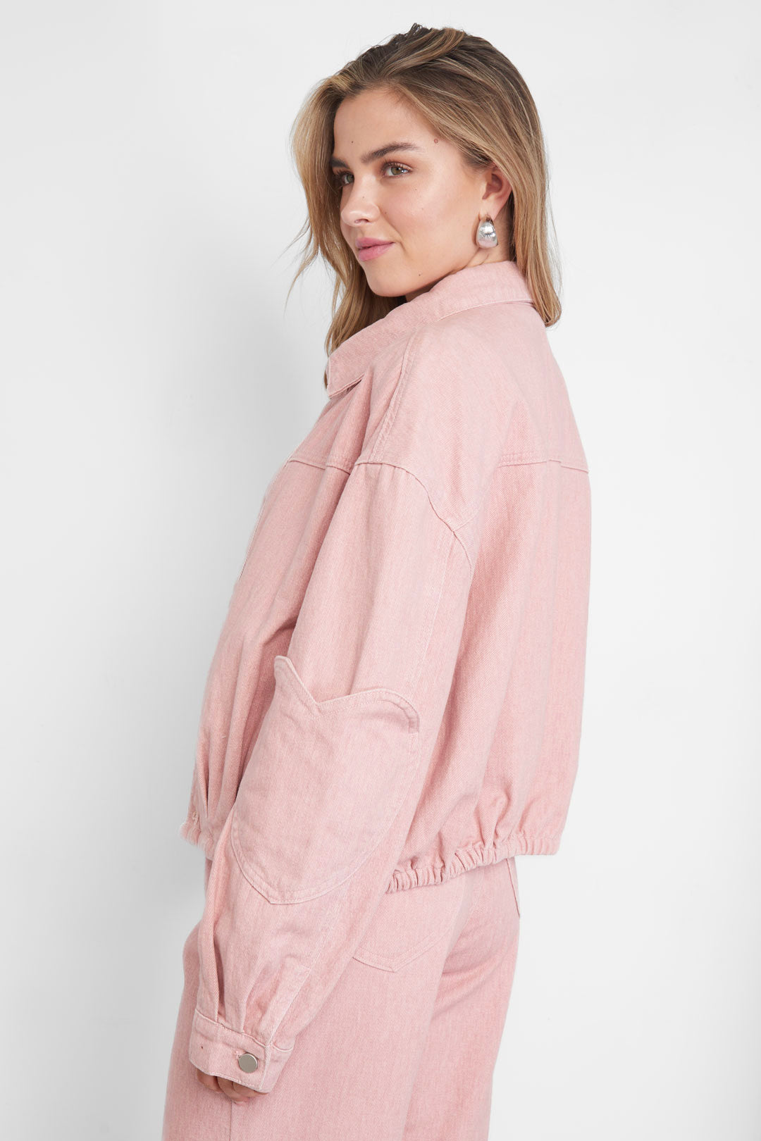 herz-jeansjacke-studioaufnahme