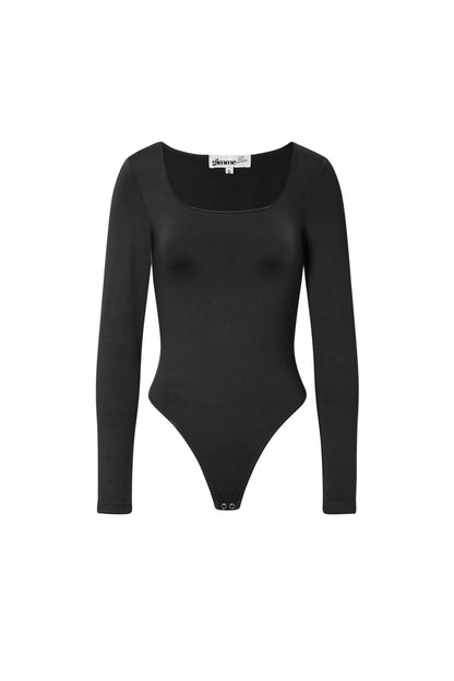 shapewear-bodysuit-studioaufnahme