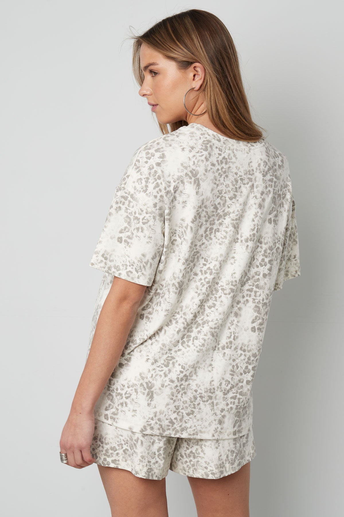 baumwolle-damen-oversized-tshirt-studioaufnahme