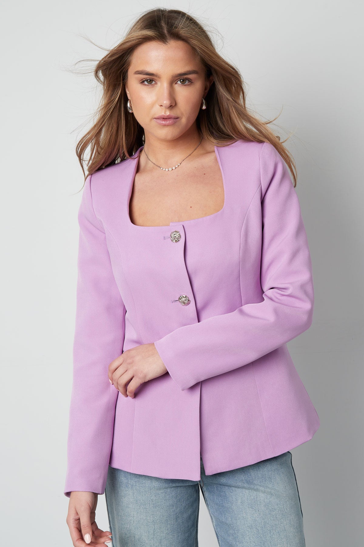 taillierter-blazer-damen-vorderansicht