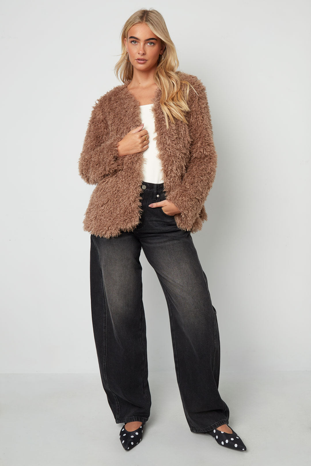 trendige-damen-jacke-einfarbig-elegant-stil-online-shop-fashion