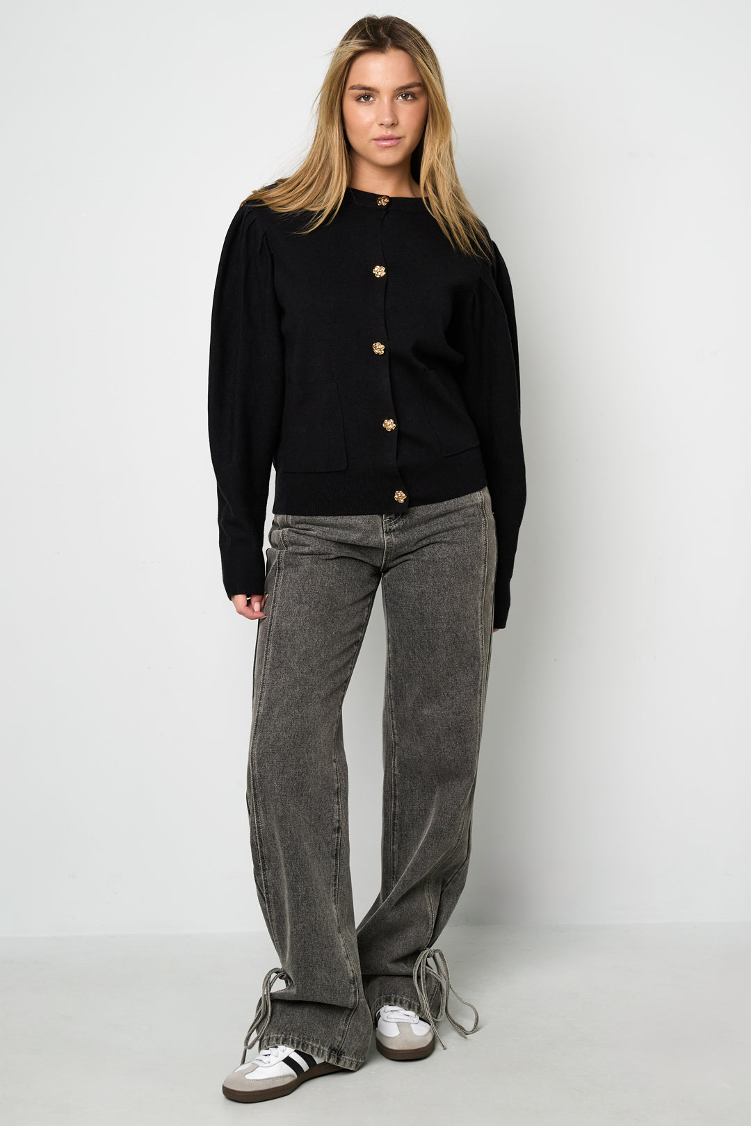 trendige-strickjacke-damen-einfarbig-stil-online-shop-fashion