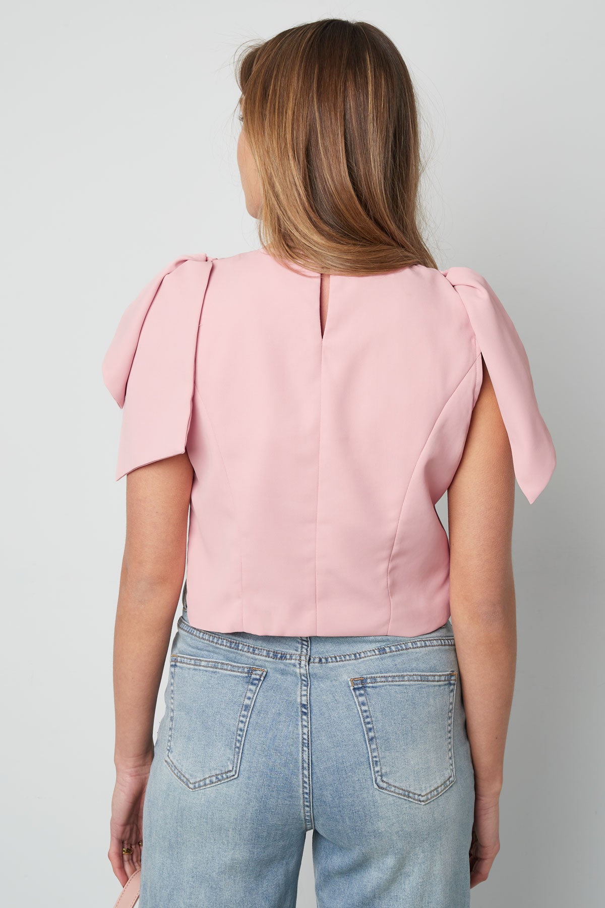 trendiges-damen-top-rueschenaermel-casual-outfit-fashion-deutschland