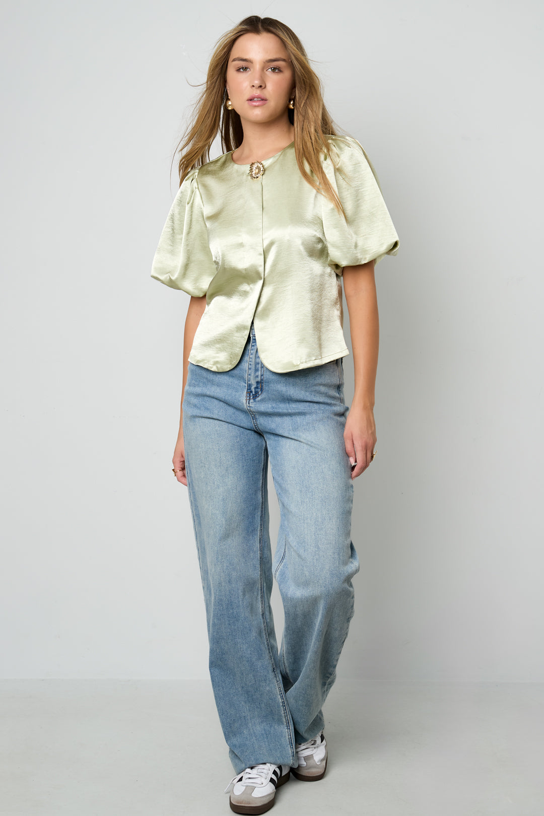 trendiges-damen-kurzarm-top-styling