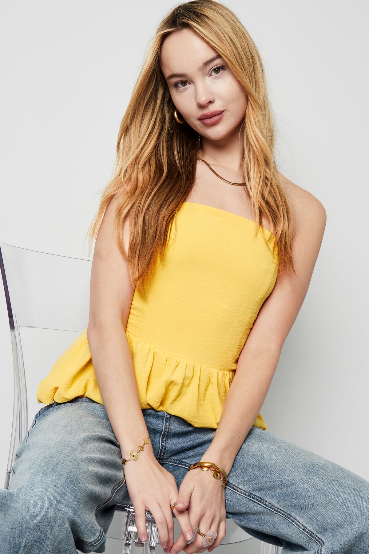 volants-saum-top-damen-elegant-sommer-mode-leicht-stylisch