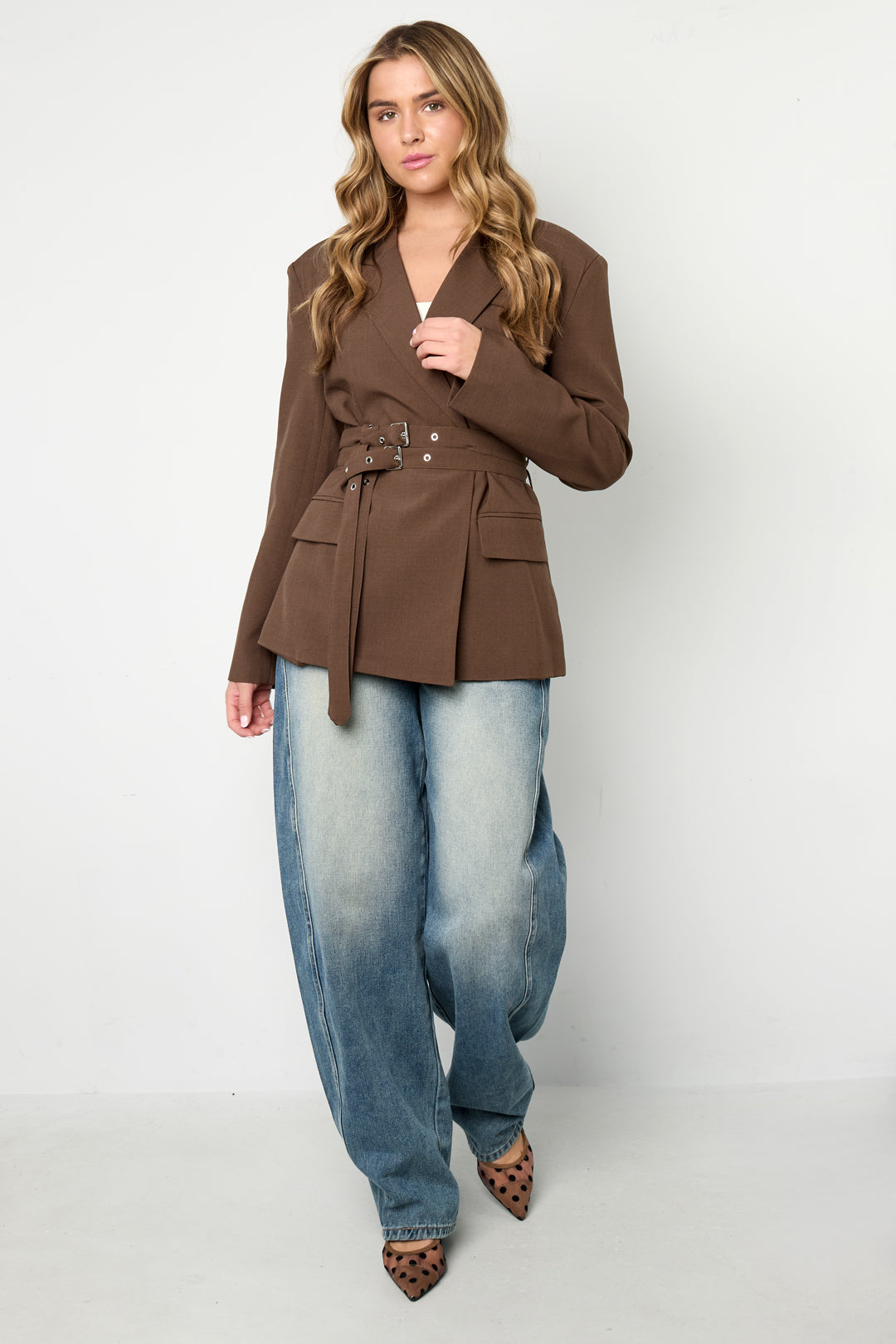 webstoff-damen-anzug-detailansicht-feiner-webstoff-struktur