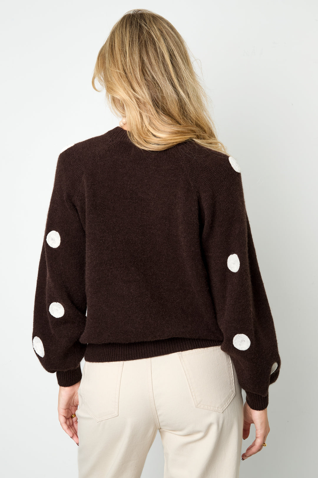 winter-gepunkteter-pullover-damen