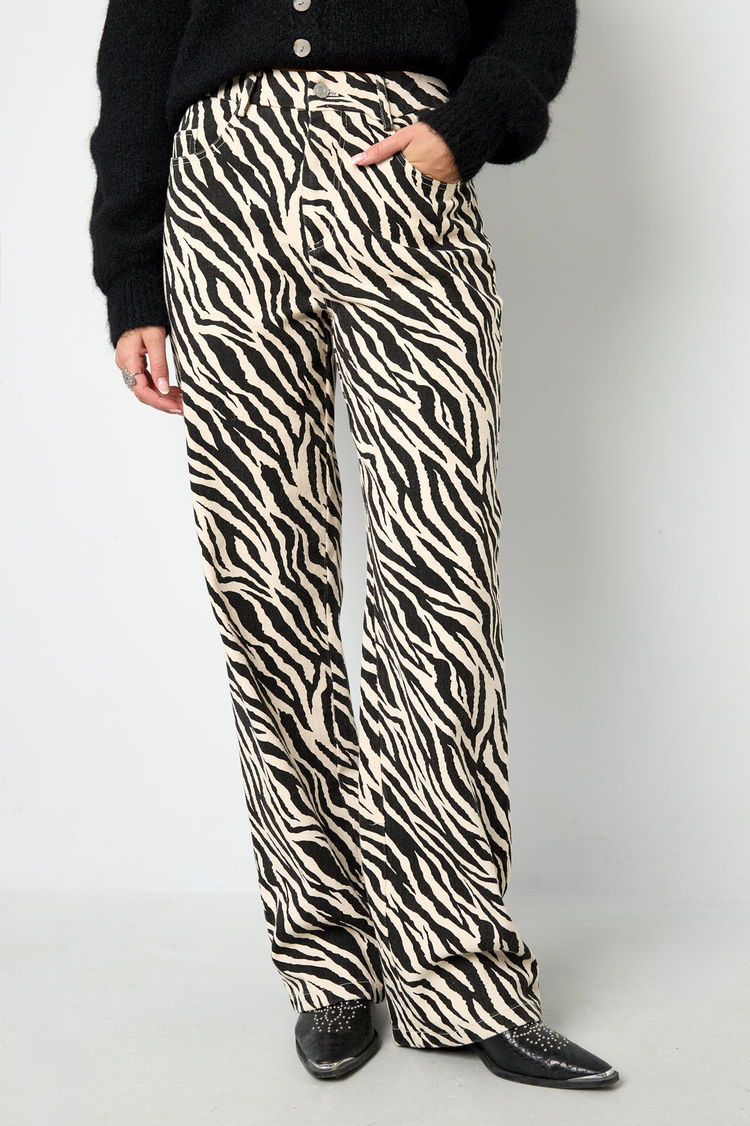 zebrastreifen-hose-damen-vorderansicht