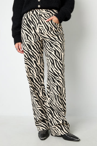 zebrastreifen-hose-damen-vorderansicht